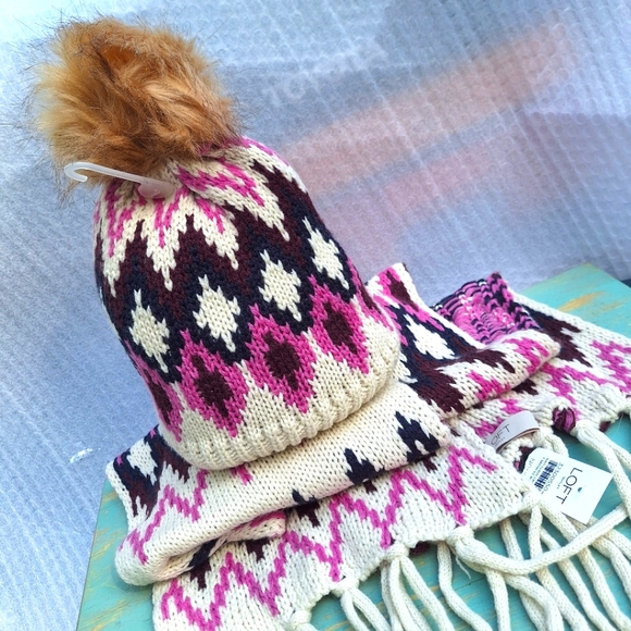 Scarf Hat Set Puff Ball Faux Fur Fringe Tassels Zig Zag Print Pink Knit Long NWT - Picture 6 of 16